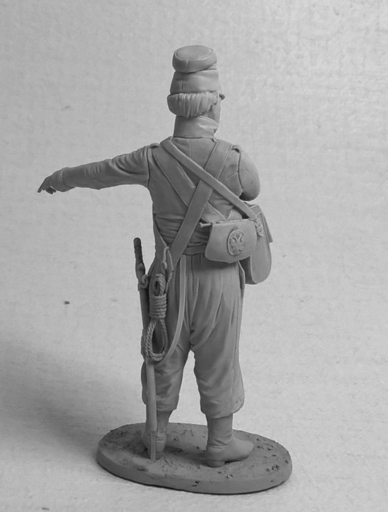 CHM-54339. Канонир (№2) орудийного расчета 6-фунтовой пушки конно-артиллерийских рот Донского казачьего войска, Россия 1809-16 гг. 54 мм. Материал - смола. Chronos Miniatures