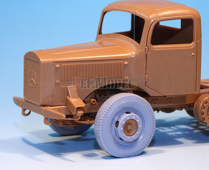 DW30020 WW2 Allies L4500 R Maultier Wheel-(DUNLxP) set (for Zvezda 1/35) DEF Model