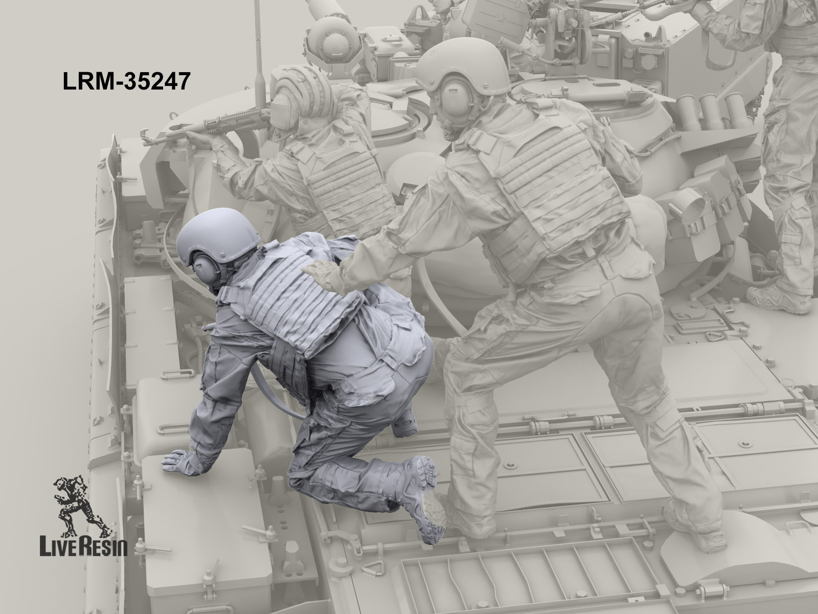 LRM35247 Современный Российский танкист - осматривает результат (Не для свободной продажи) 