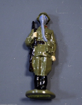 7-044 окрашеная фигура Рядовой в противогазе