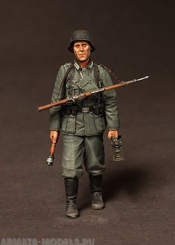 3530SOGA The German infantryman on march. 1939-42