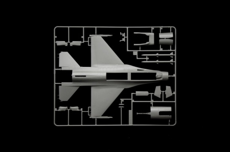 2825ИТ F-16C FIGHTING FALCON Italeri